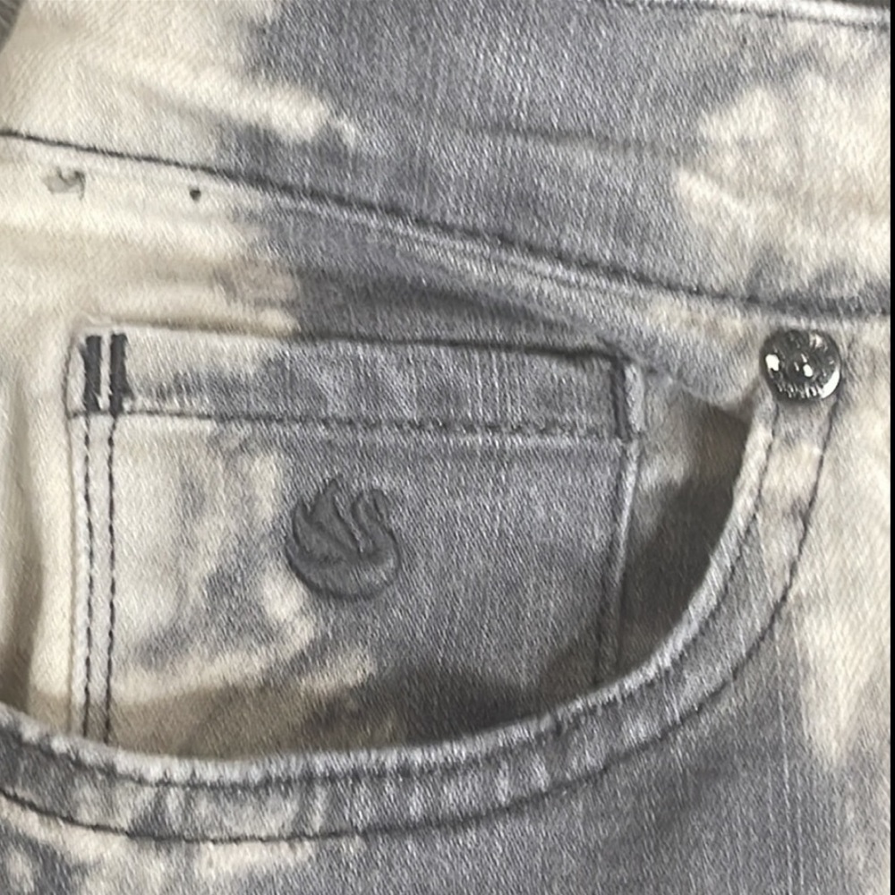 Distressed High Waist Bleach Washed Denim Shorts - Picture 4 of 14